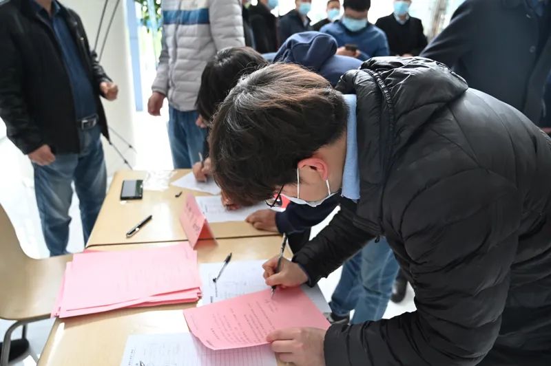 一纸倡议书 伟德娱乐场吧200余名抗疫志愿者集结
